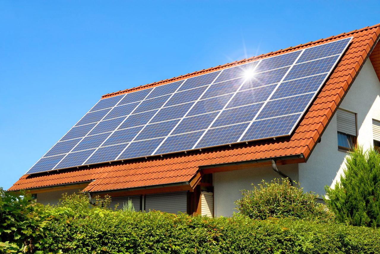 Como funcionan los paneles solares en una casa