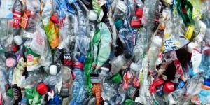 Como reciclar botellas de plastico en casa